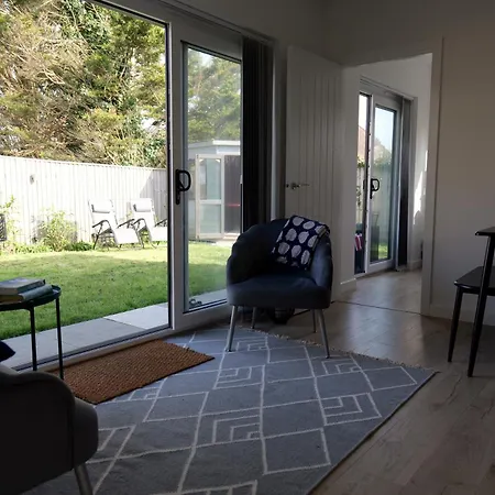 Villa Maria Southbourne - 2 Mins To Beach - Coastal - Dog-Friendly - Modern Luxury - Large Private Garden - Private Access - Parking-2